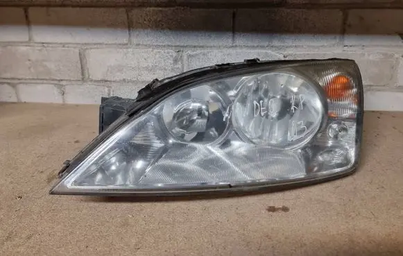 Ford Mondeo Mk III Headlight/headlamp 1S7113006AK 0301174201