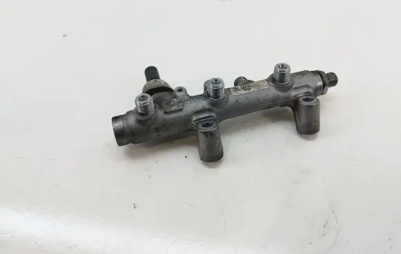 Audi A6 S6 C7 4G Fuel distributor 059130089BS 05a906051