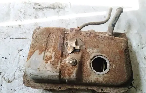 Mazda 121 SM Fuel tank 