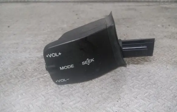 Ford Focus Sound control switch 758709