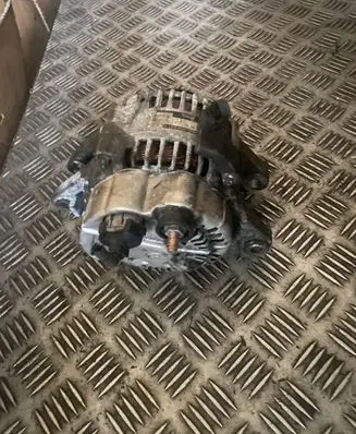 KIA Sorento Generator/alternator 373004A300