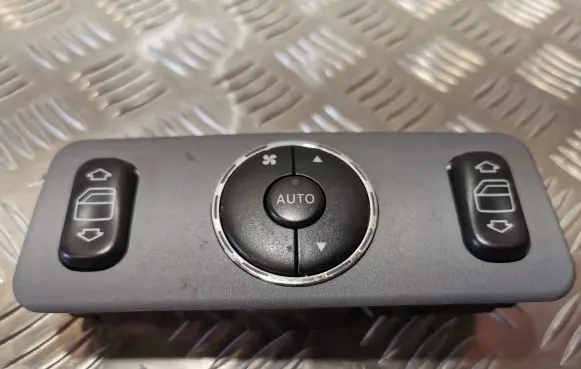 Mercedes-Benz ML W163 Electric window control switch A1638200326