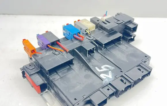 Mercedes-Benz S W220 SAM control unit A0325458332
