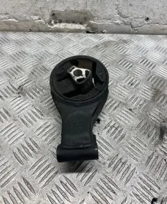 Opel Insignia A Engine mount bracket V05932