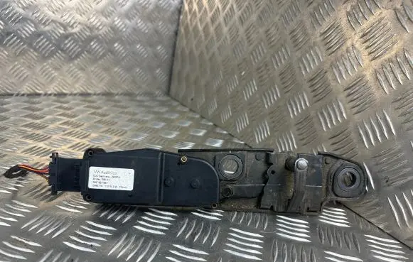 Volkswagen PASSAT B7 Tailgate/trunk/boot lift motor 3AF827887