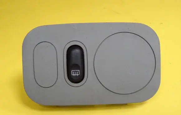 Renault Kangoo I Windscreen/window heater switch 8200439552
