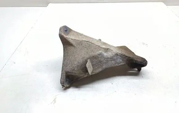 BMW 3 E90 E91 Engine mounting bracket 6764574