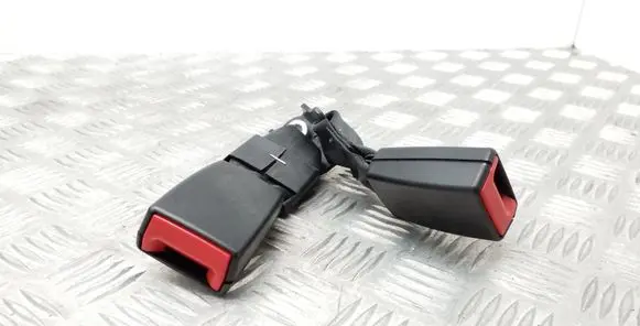 Middle seatbelt buckle (rear)