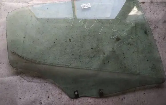 Peugeot 407 Rear door window glass as2