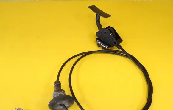 Peugeot 5008 Engine bonnet/hood lock release cable 