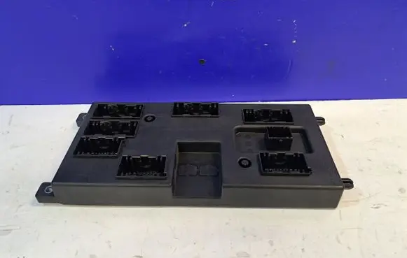 Jaguar XE Fuse module JPLA14F041BF 5AK714F09