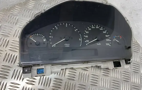 Land Rover Range Rover P38A Speedometer (instrument cluster) AMR5991 LR0010 QMR5991