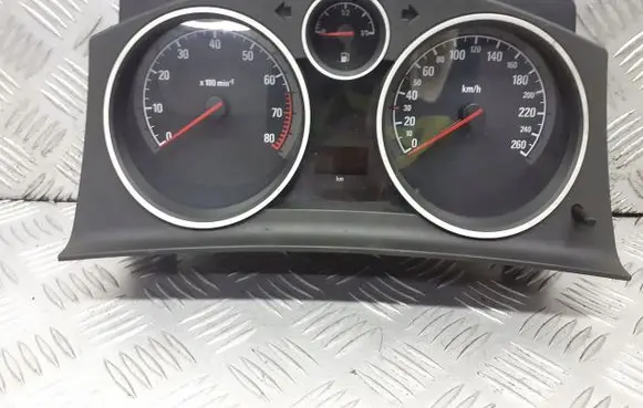 Opel Astra H Tachometer 13225986
