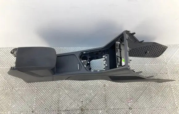 Volkswagen Tiguan Center console 5NB863241E