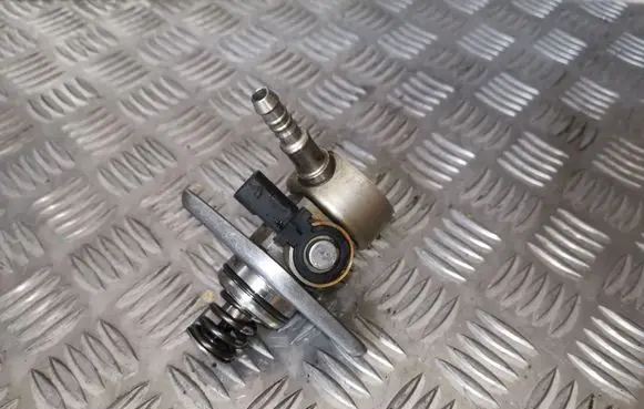 Audi A3 S3 8V Fuel injection high pressure pump 04E127026E