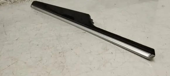 Porsche Macan (95B) Front door trim bar 95b867410d