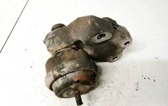 Citroen Berlingo Engine mount bracket