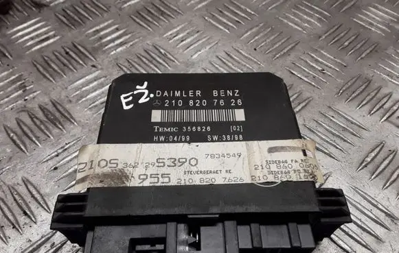Mercedes-Benz E W210 Door control unit/module 2108207626