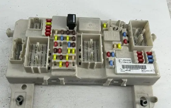 Ford Focus Fuse module 97RA000001 97RA012108 308519200901