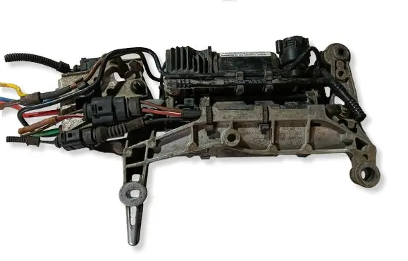 Porsche Cayenne (9PA) Air suspension compressor/pump 7L0616006C 15150000193