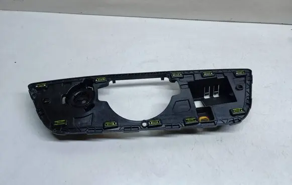 Audi Q7 4M Dash center speaker frame 4M1857736