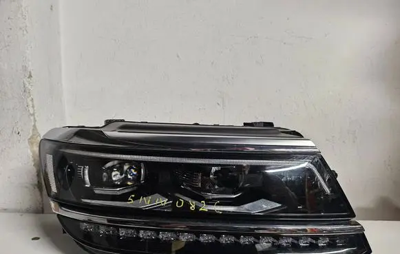 Volkswagen Tiguan Headlight/headlamp 5NN941082C
