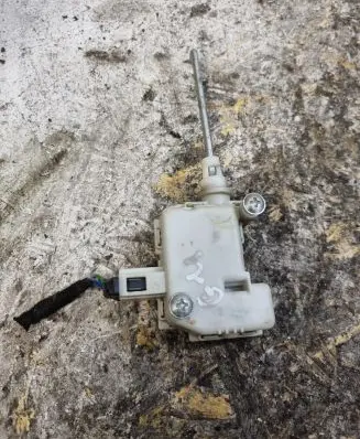 Volkswagen Golf IV Central locking motor 3B0959781B