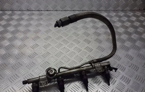 Mercedes-Benz C W203 Fuel main line pipe A1110703095