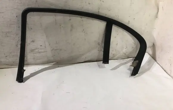BMW 5 E60 E61 Rear door window/glass frame 7033648 14121810