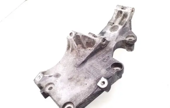 Skoda Octavia Mk2 (1Z) Generator/alternator bracket 03G903143F