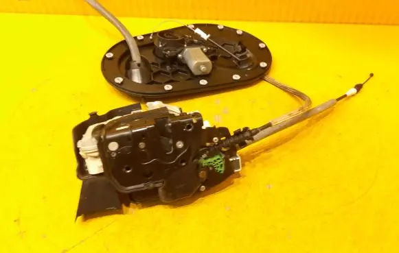 Audi Q7 4M Front door lock 4M1837015F