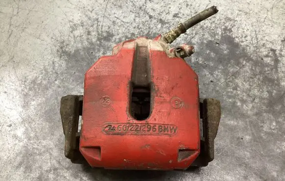 BMW 5 E39 Front brake caliper 6022296
