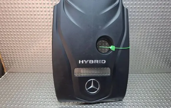 Mercedes-Benz C W205 Engine cover (trim) S27705656 A2740160900