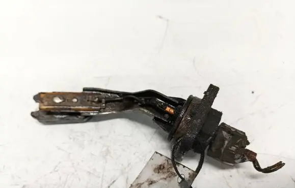 Toyota Avensis T250 Oil level sensor 