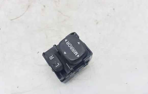 Toyota Corolla Verso E121 Wing mirror switch 183574