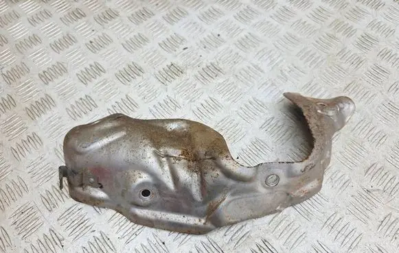 Nissan Juke I F15 Heat shield in engine bay