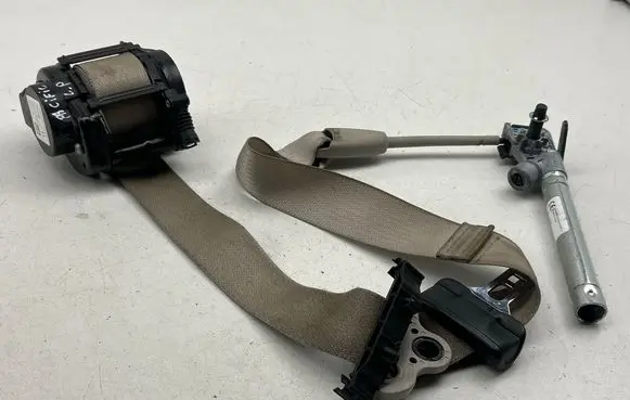 Chrysler Pacifica Front seatbelt 6309752CXC P1116310ARF 051116