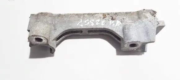 Toyota RAV 4 (XA30) Engine mounting bracket