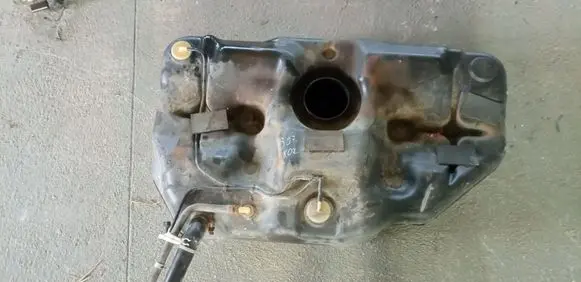 Nissan Almera Tino Fuel tank 172055M300