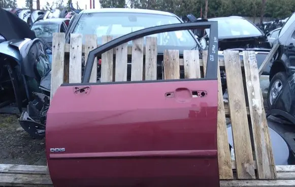 Suzuki Liana Front door