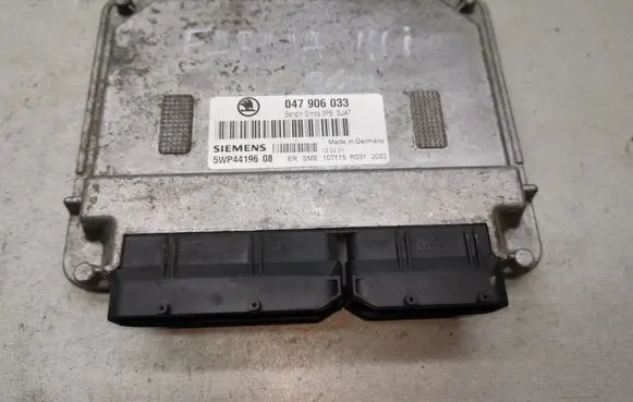 Skoda Fabia Mk1 (6Y) Engine control unit/module 047906033
