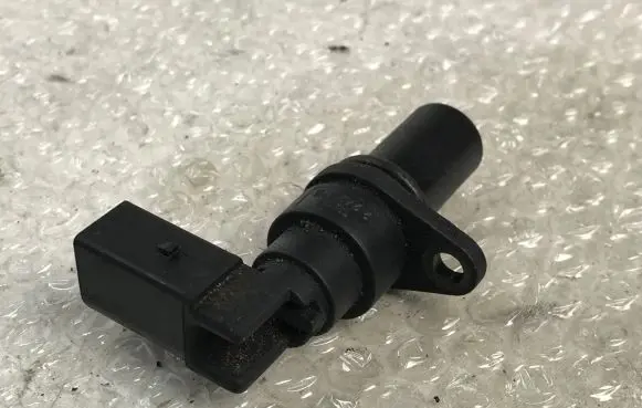 BMW 5 E39 Crankshaft speed sensor 2247926