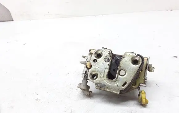Nissan Terrano Front door lock 