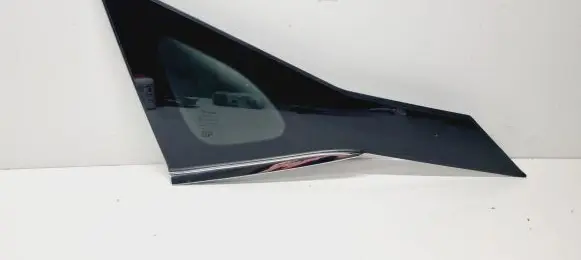 Nissan Qashqai J12 Rear side window 833016UA1A