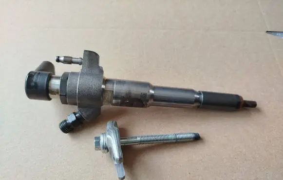 Renault Master III Fuel injector HMLGT5164R 166000372R