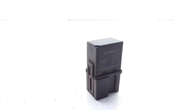 Mitsubishi Space Star Hazard warning light relay MB953382