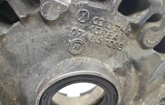 Volkswagen Transporter - Caravelle T4 Oil pump 074115109B