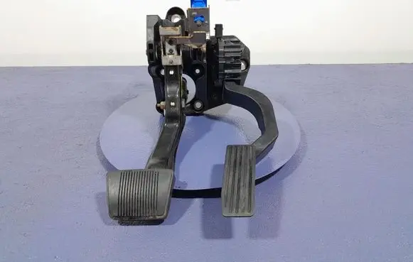 Jeep Grand Cherokee Accelerator throttle pedal 04581650AH