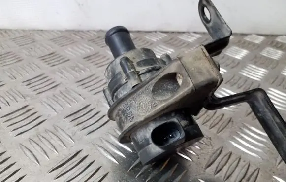 Audi A3 S3 A3 Sportback 8P Electric auxiliary coolant/water pump 30950000