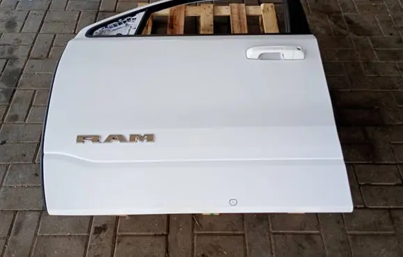 Dodge RAM Front door 443V1090